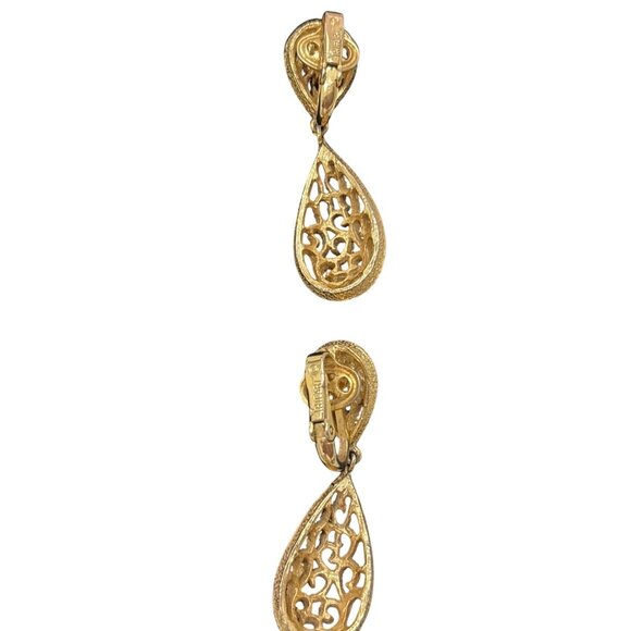 Vintage Trifari Gold-Tone Ornate Filigree Teardrop Clip Earrings Elegant Design - Picture 5 of 9